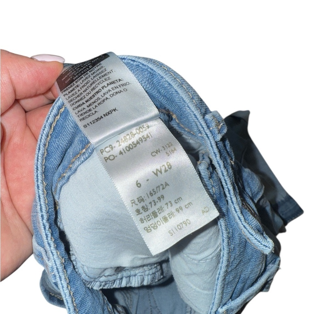 Levi's Blue Jean Shorts Mid-Rise Cuffed Hem - Picture 6 of 6
